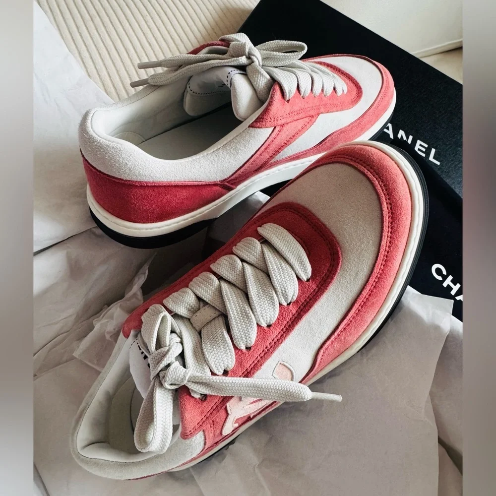 CHANEL elegant sneakers